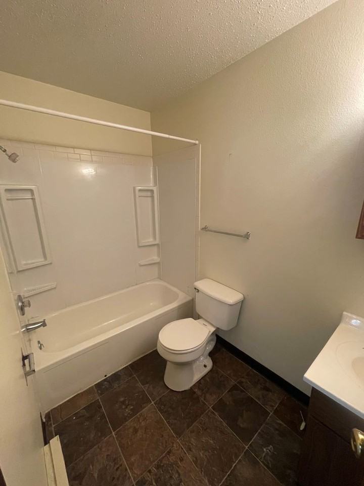 Summerset Apartments - Photo 5 of 11