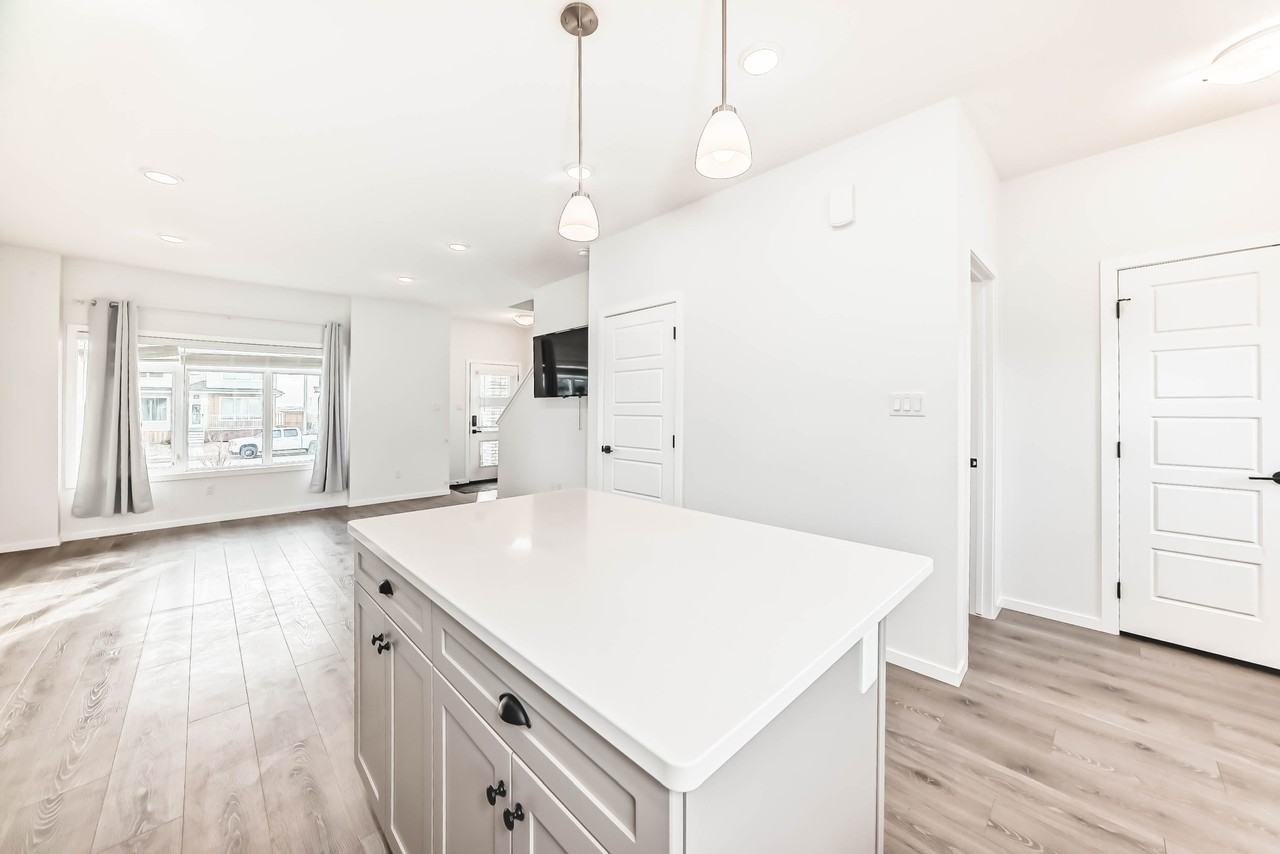 2806 47 Street South - Photo 3 of 27