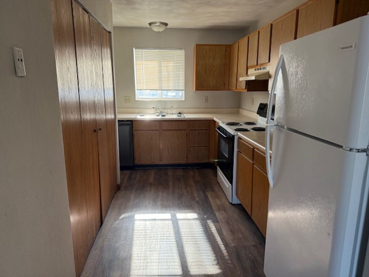 Court Royal Apartments - Photo 6 of 11