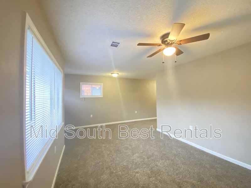 3125 S Spring St - Photo 2 of 8