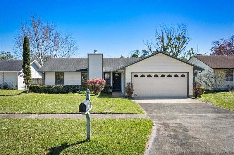 2059 Oak Water Dr - Photo 2 of 27