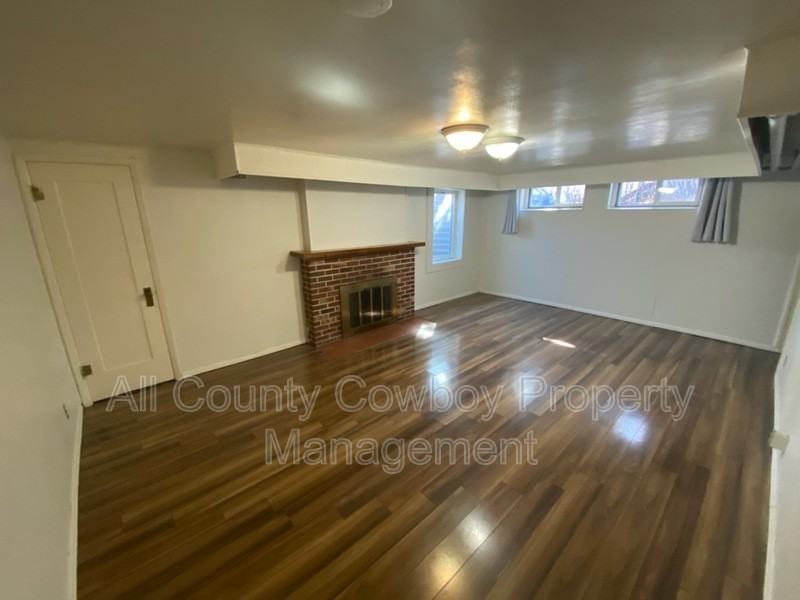 310 S 12th St #B - Photo 3 of 6