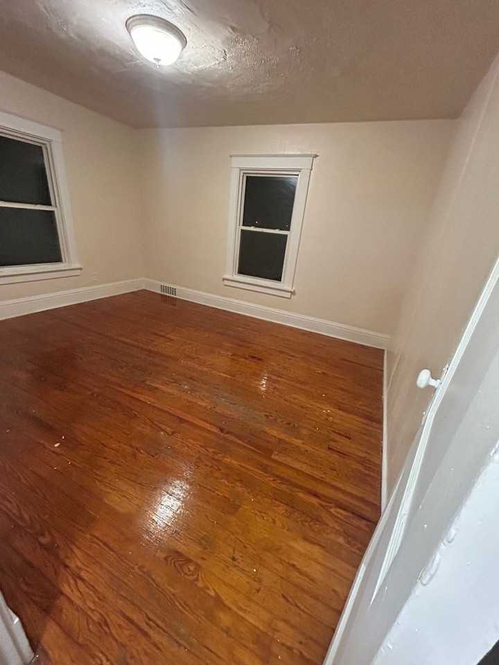 415 Middlebury St - Photo 2 of 9