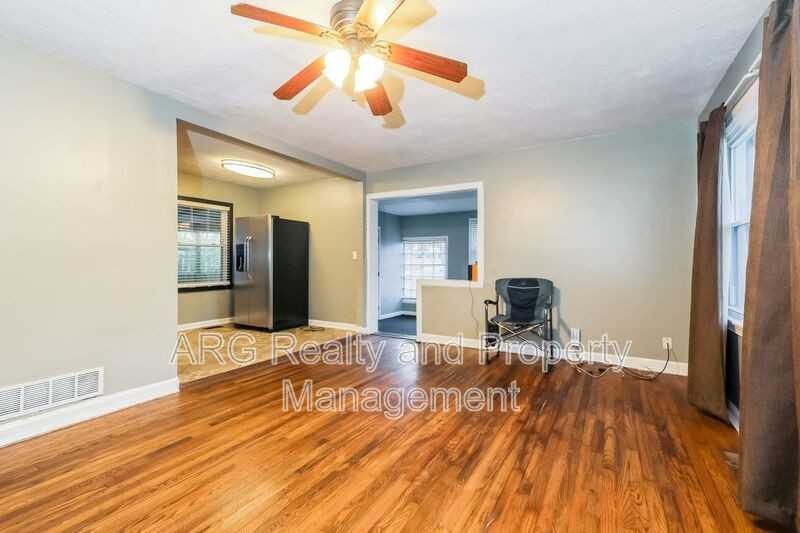 2330 Locust Ln Se - Photo 3 of 15