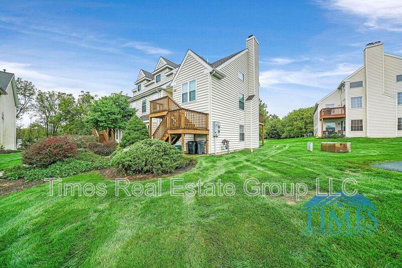 1101 Lexington Way - Photo 2 of 27