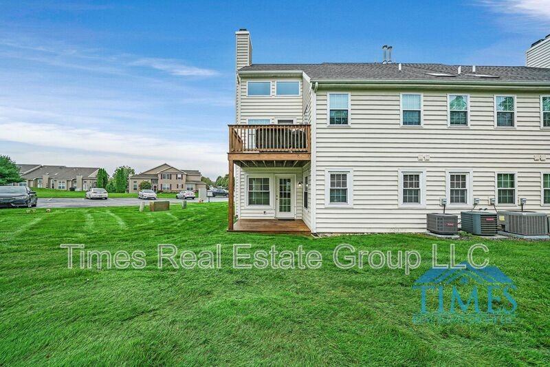 1101 Lexington Way - Photo 3 of 27