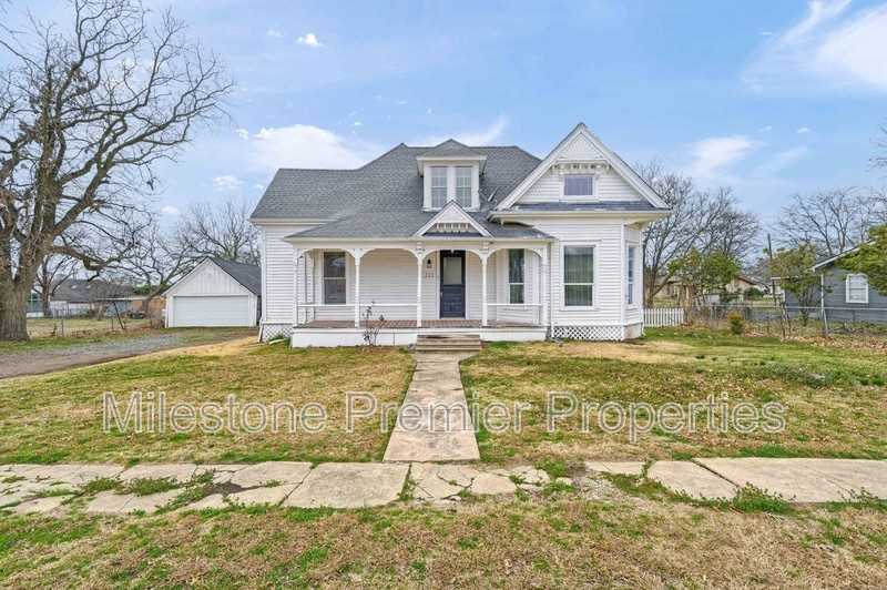 312 N College St - Photo 3 of 23