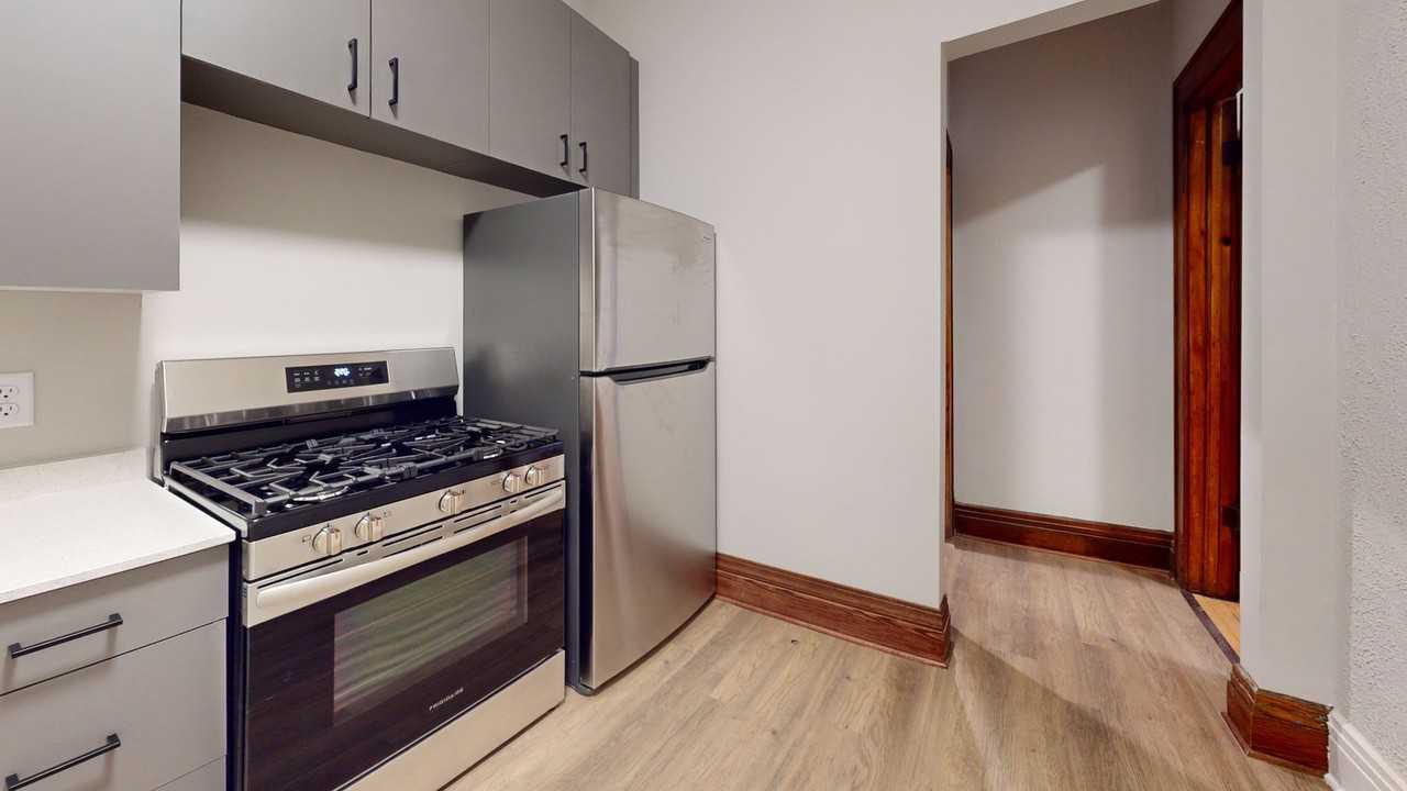 411 12th Ave SE - Photo 2 of 18