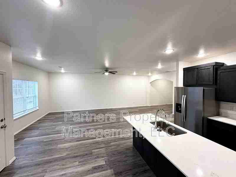 1035 S Benchmark Ln - Photo 2 of 18