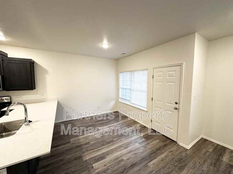 1035 S Benchmark Ln - Photo 4 of 18