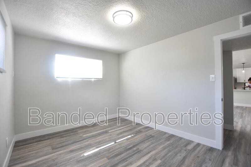 5155 Sw - Photo 7 of 24