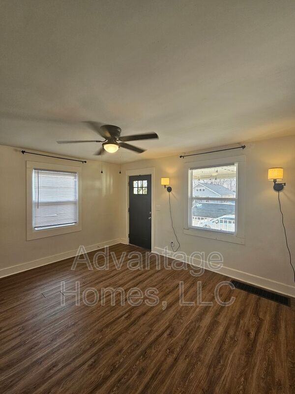 4826 E 6th St - Photo 4 of 30