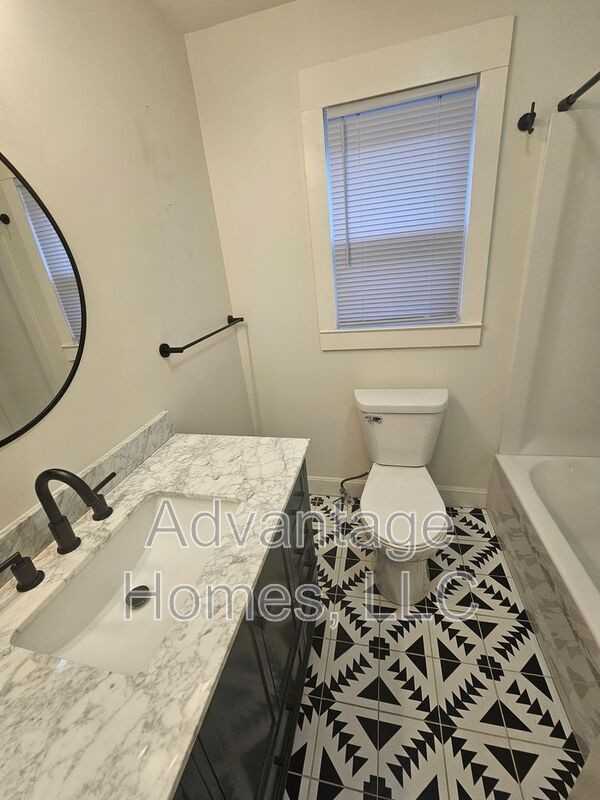4826 E 6th St - Photo 5 of 30