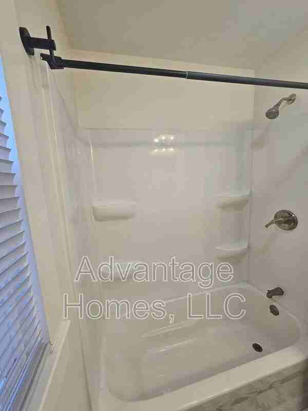 4826 E 6th St - Photo 6 of 30