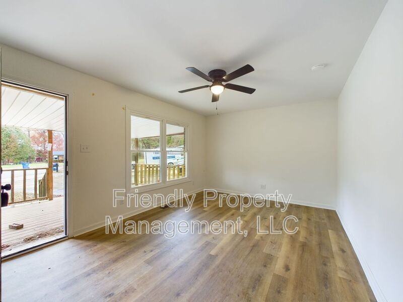 7706 Newsome Ct - Photo 3 of 15