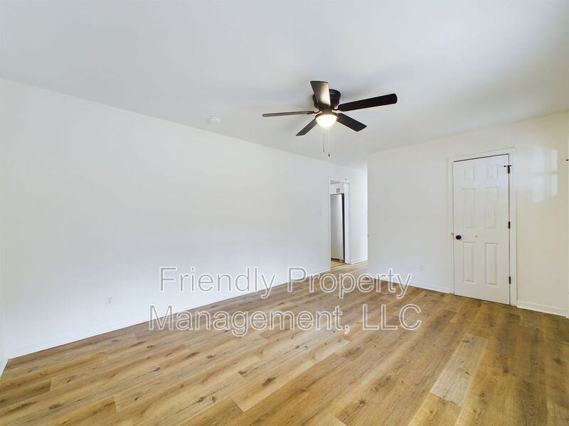 7706 Newsome Ct - Photo 4 of 15