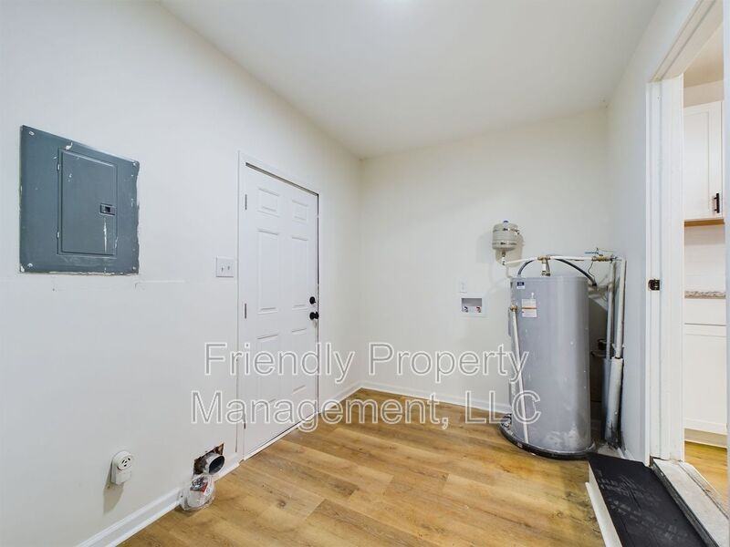 7706 Newsome Ct - Photo 7 of 15