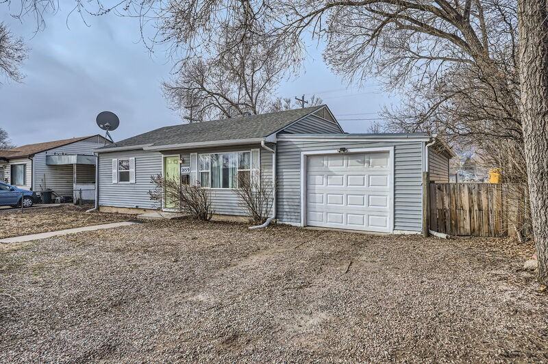 2159 S Corona Ave - Photo 2 of 11