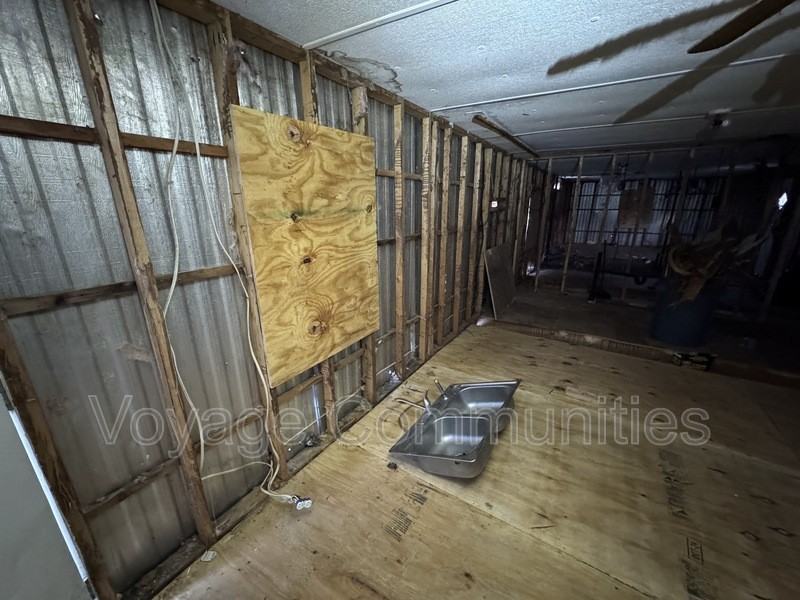 158 Sleepy Hollow Dr - Photo 2 of 11