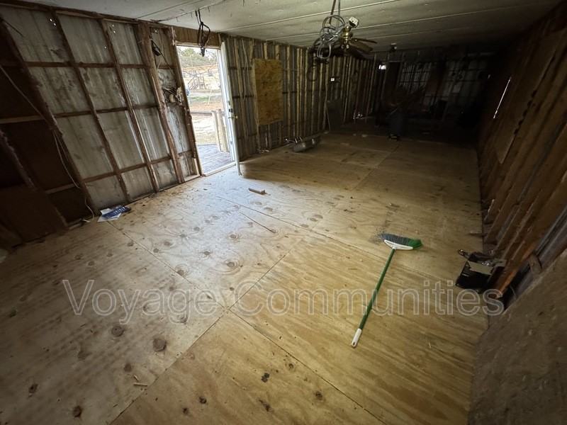 158 Sleepy Hollow Dr - Photo 3 of 11