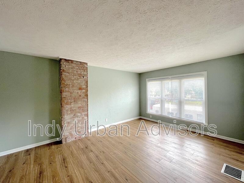 520 E 32nd St - Photo 3 of 15