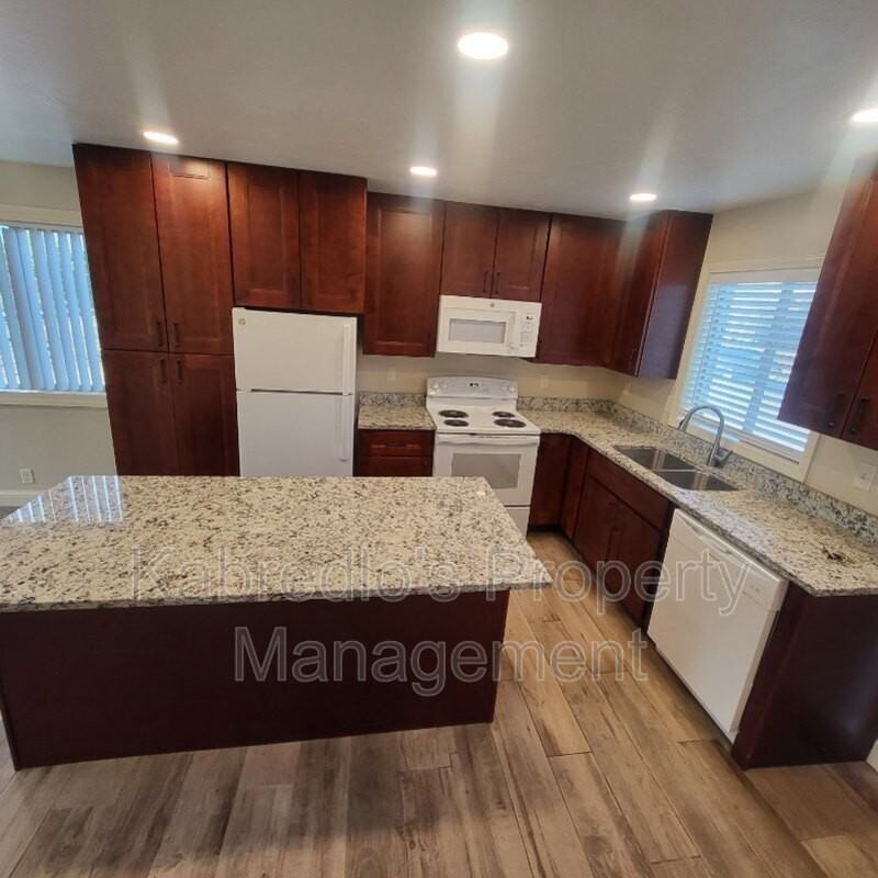 4401 S 27th St #G10 - Photo 2 of 20