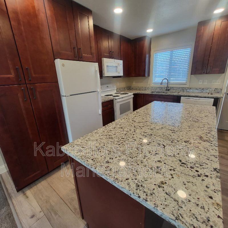 4401 S 27th St #G10 - Photo 4 of 20