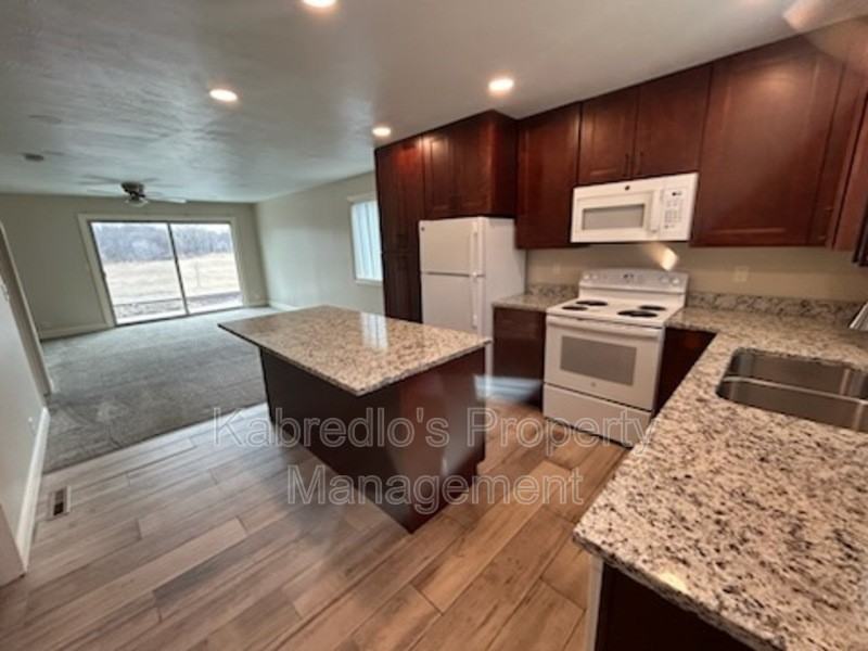 4401 S 27th St #G10 - Photo 5 of 20