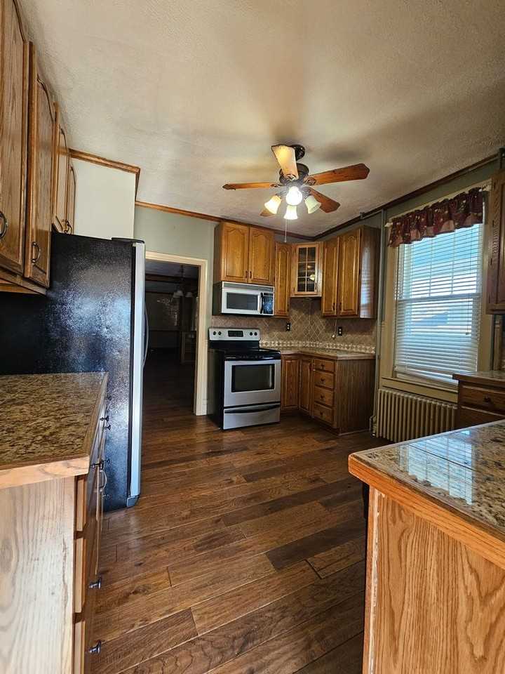 565 Trinity Rd - Photo 2 of 17