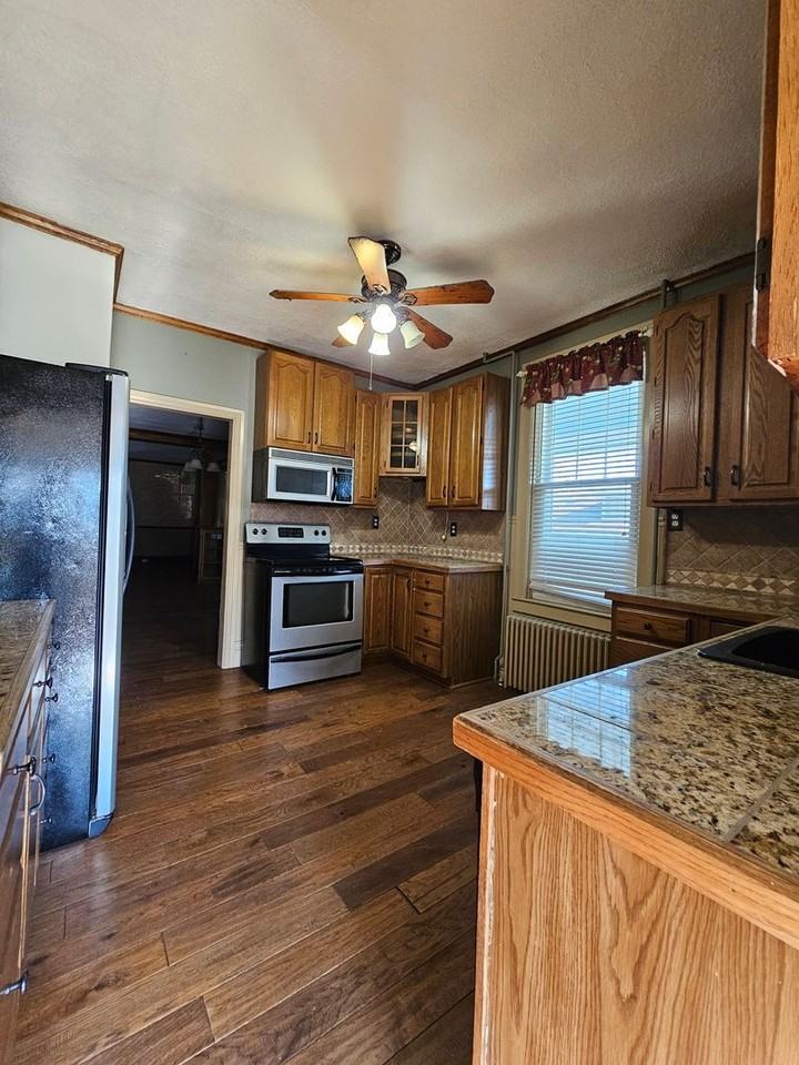 565 Trinity Rd - Photo 3 of 17