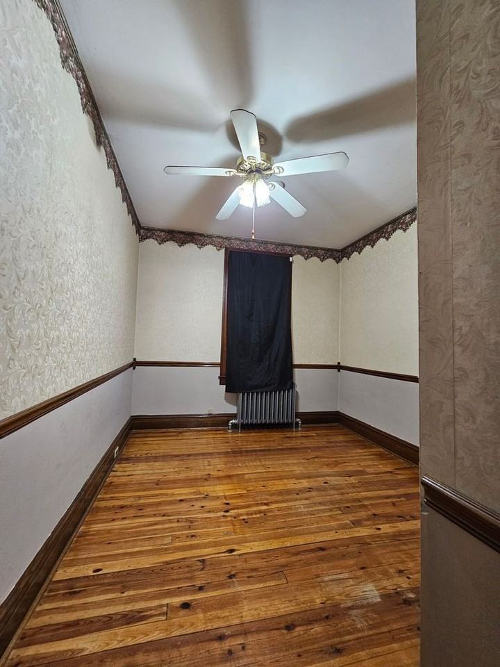 565 Trinity Rd - Photo 7 of 17