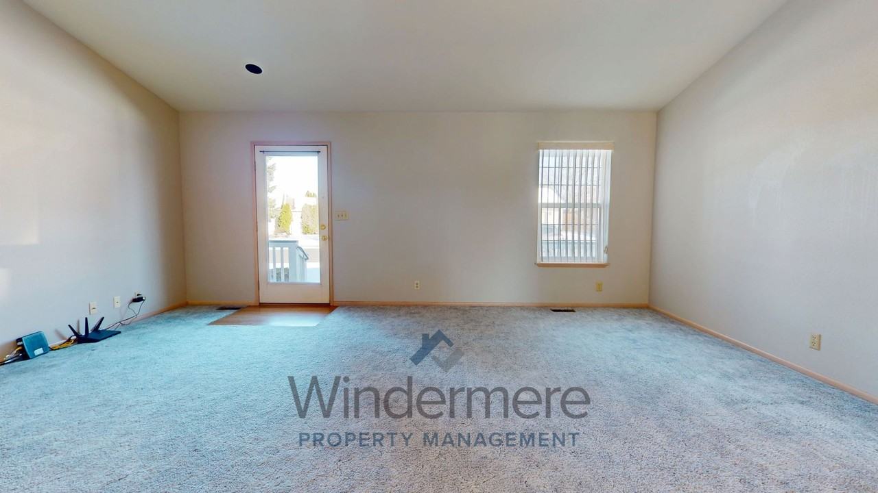 1150 Se Edgemont Pl - Photo 2 of 24