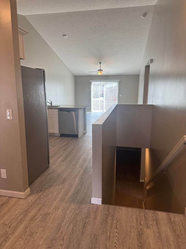 1059 N 170th Ave - Photo 2 of 20