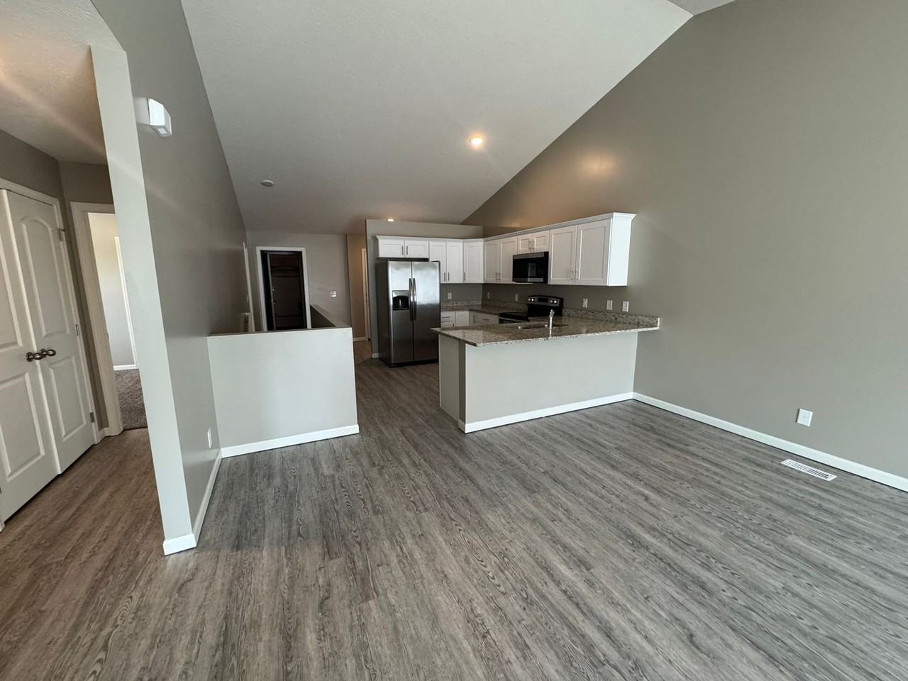 1059 N 170th Ave - Photo 3 of 20