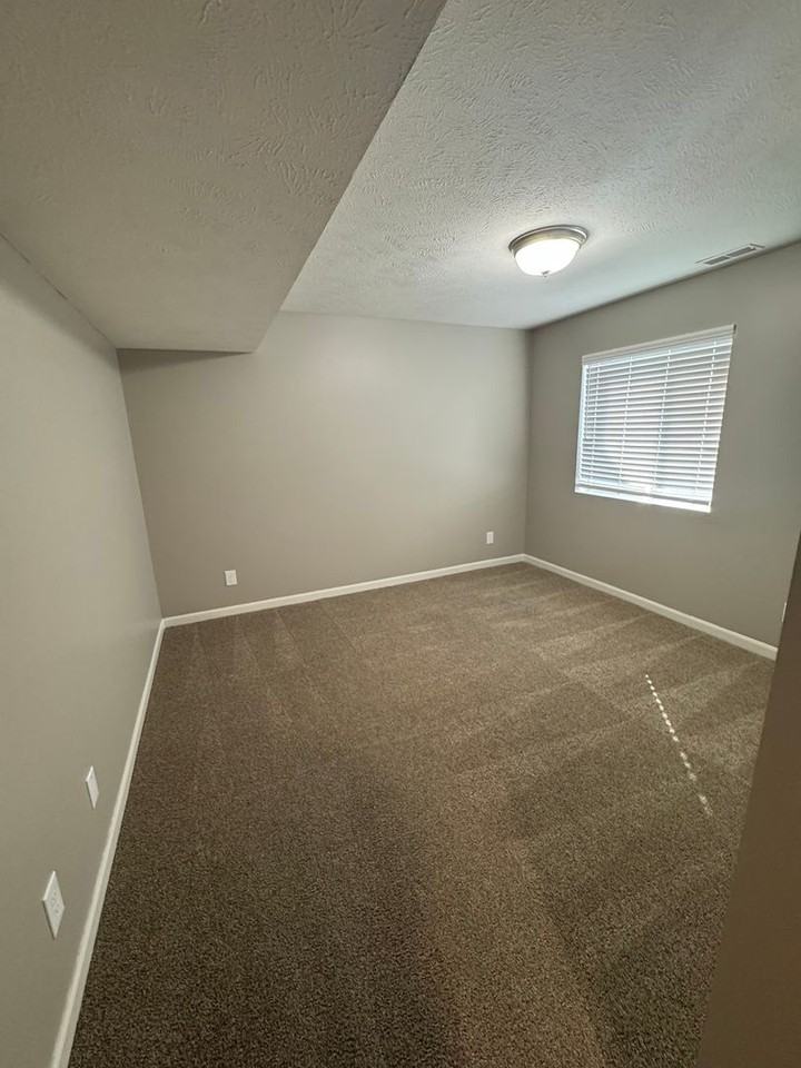 1059 N 170th Ave - Photo 7 of 20