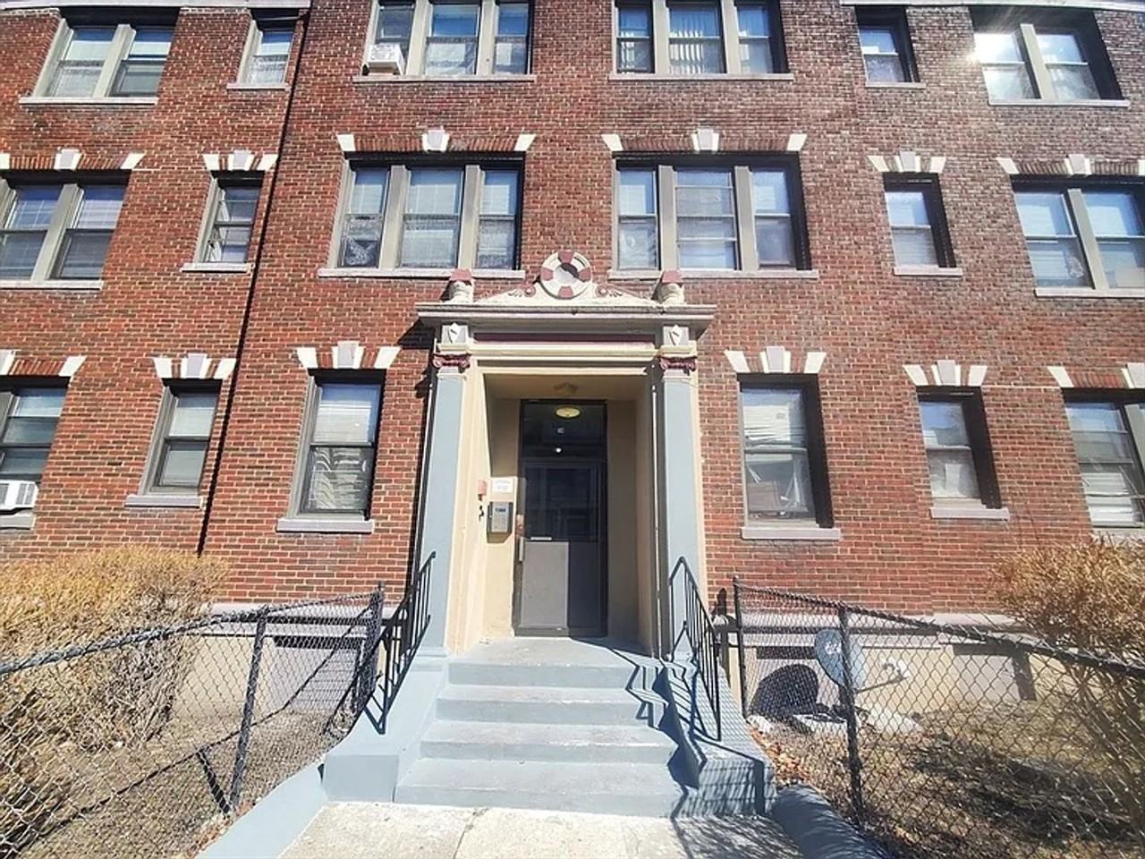 4-14 Abbotsford - Photo 2 of 17