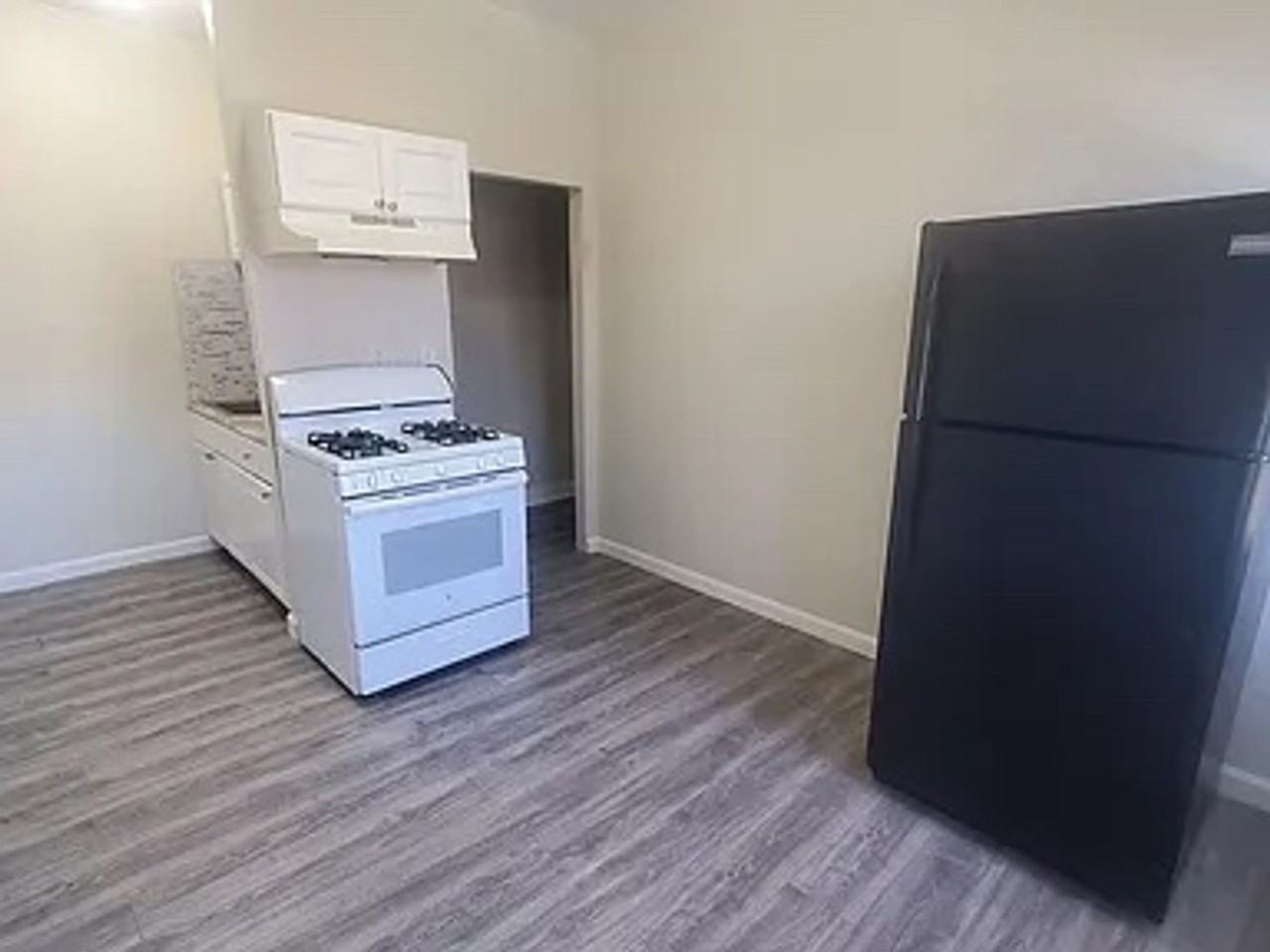 4-14 Abbotsford - Photo 3 of 17