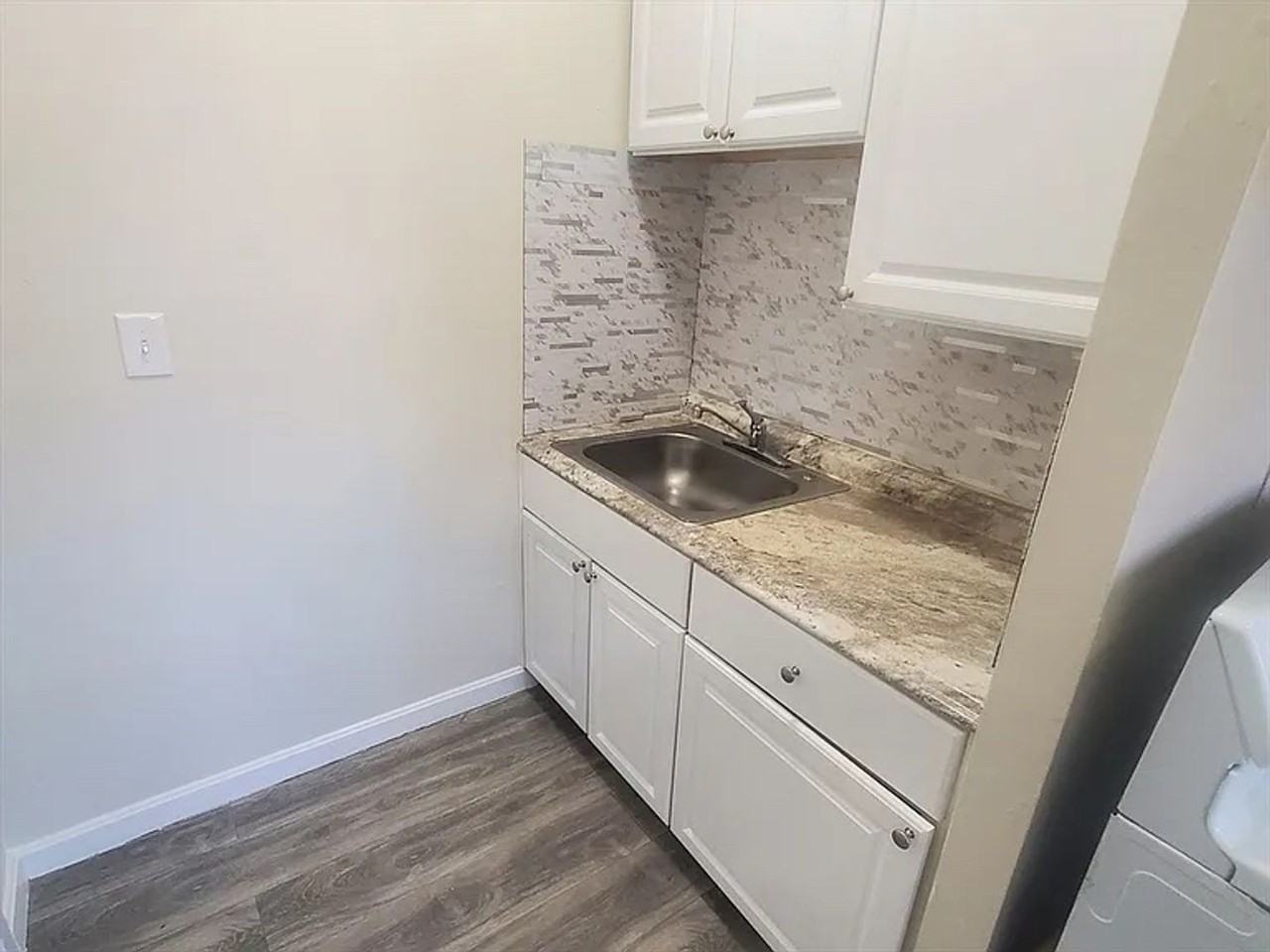 4-14 Abbotsford - Photo 4 of 17