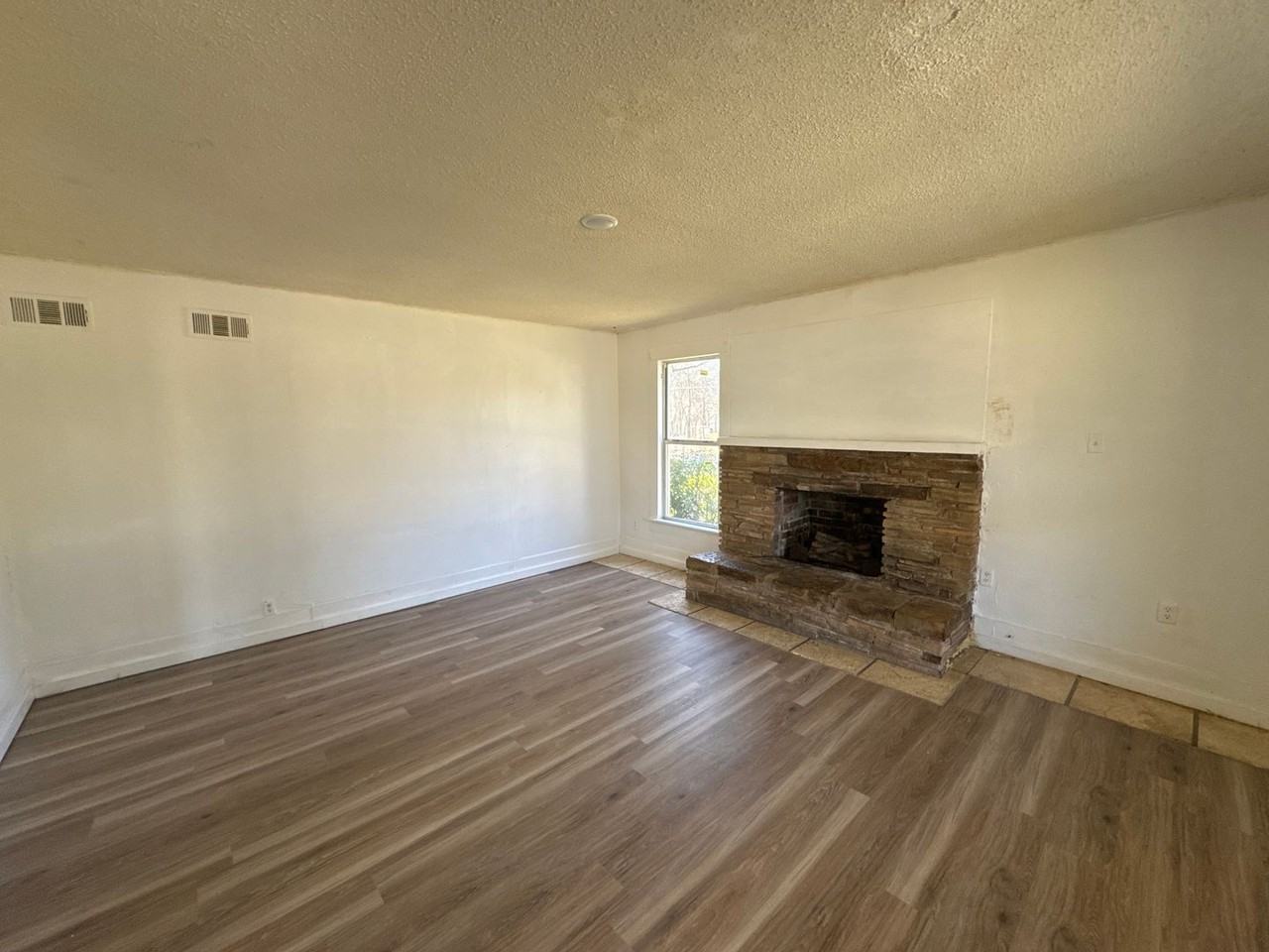 455 Danville Rd - Photo 2 of 11