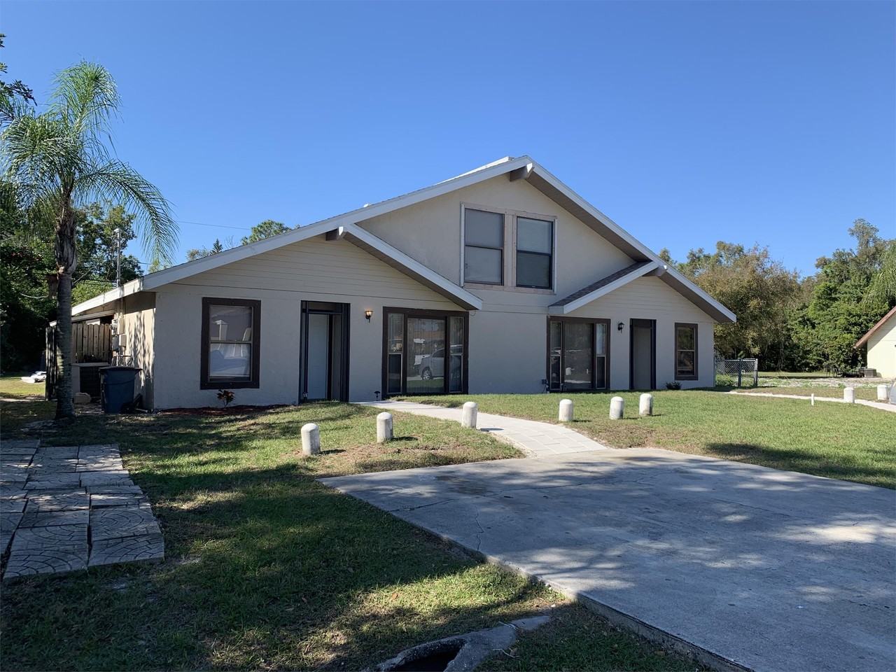 17466 Dumont Dr - Photo 2 of 12