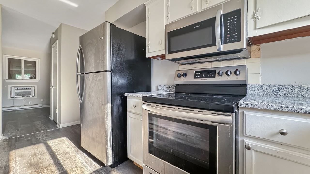 121 West 32nd Street - Photo 3 of 15