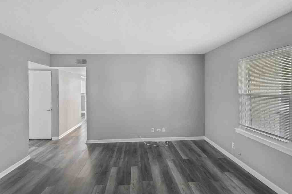 991 Tollview Avenue - Photo 6 of 39