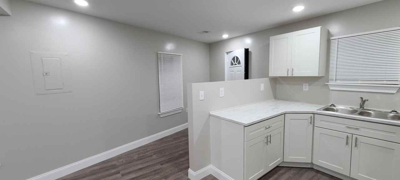 7301 Burton St - Photo 6 of 22