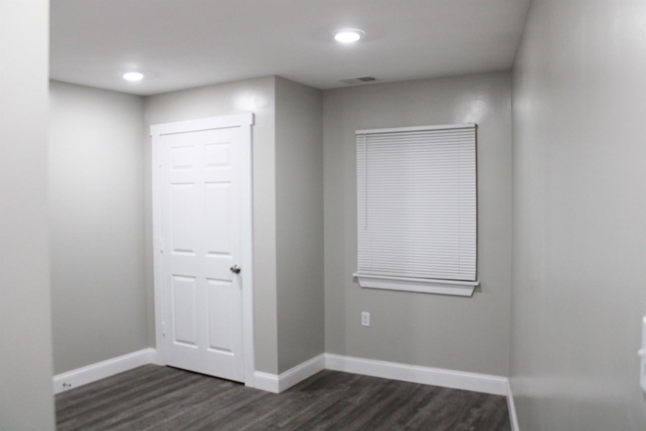 7301 Burton St - Photo 7 of 22