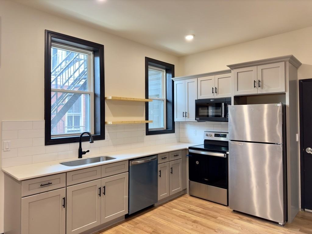 709 North Duke st - Photo 5 of 20