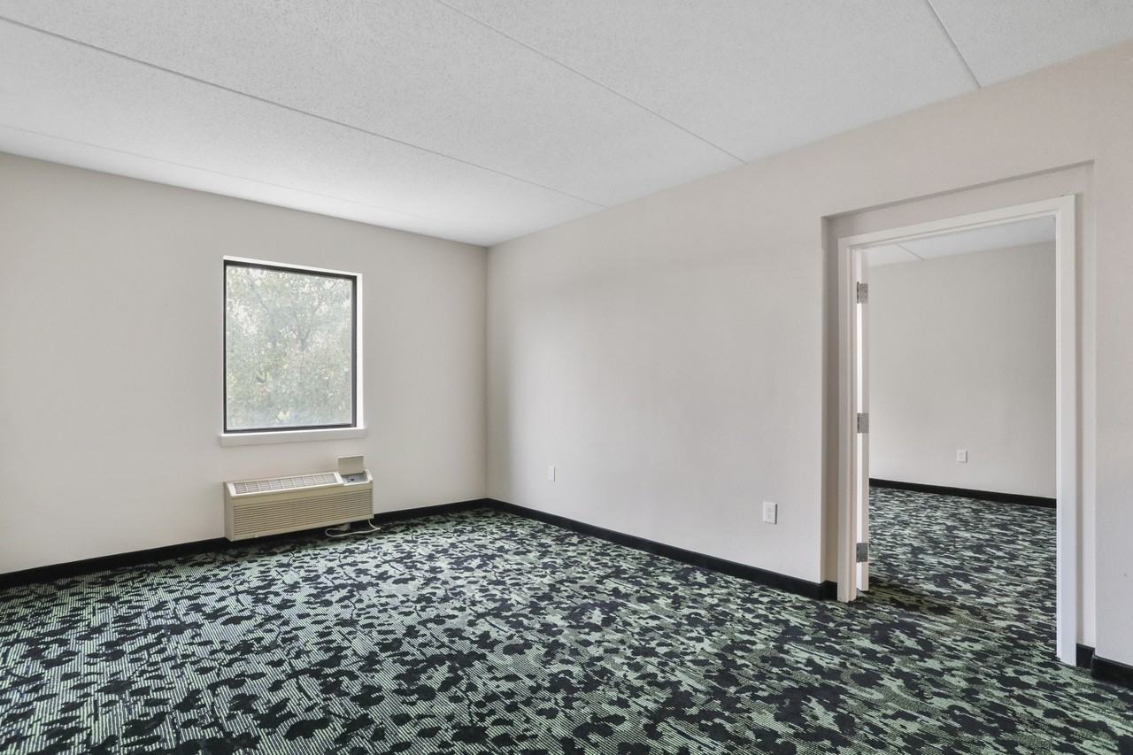 233 Lowe Drive - 402 - Photo 3 of 18