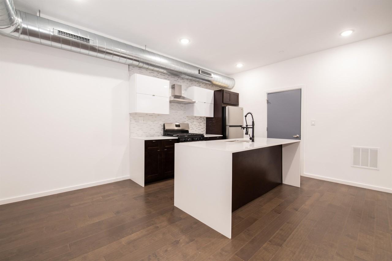 638 Diamond Street - Photo 4 of 16