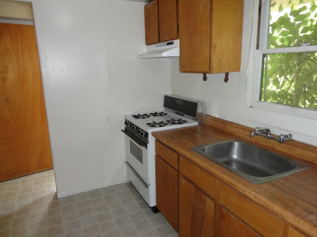 1417 Marsh St - Photo 2 of 13