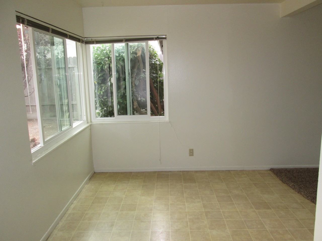 156 Ramona Dr - Photo 4 of 11