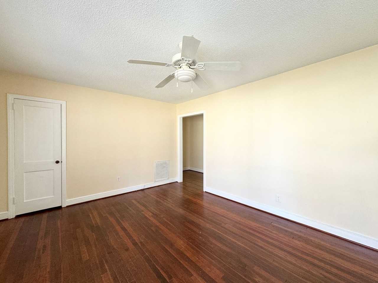 2001 Colonial Ave - Photo 3 of 14